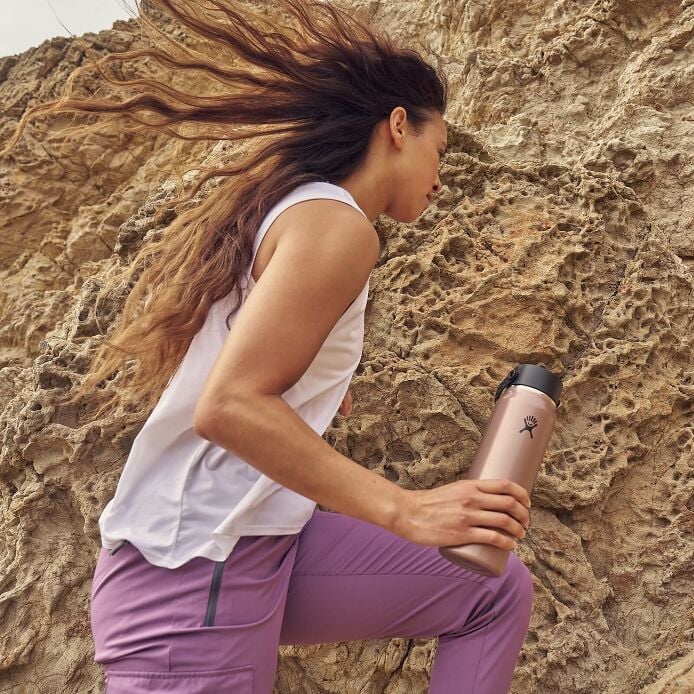 32-oz-lightweight-flex-straw-bottle-h4 hf_s26_lightweight_mcinnis_6946_1_3.jpg