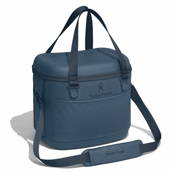 carryouttm-soft-cooler-15-l-k3 12pco384-carryout-cooler-15l-harbor-blue-angled_1.jpg