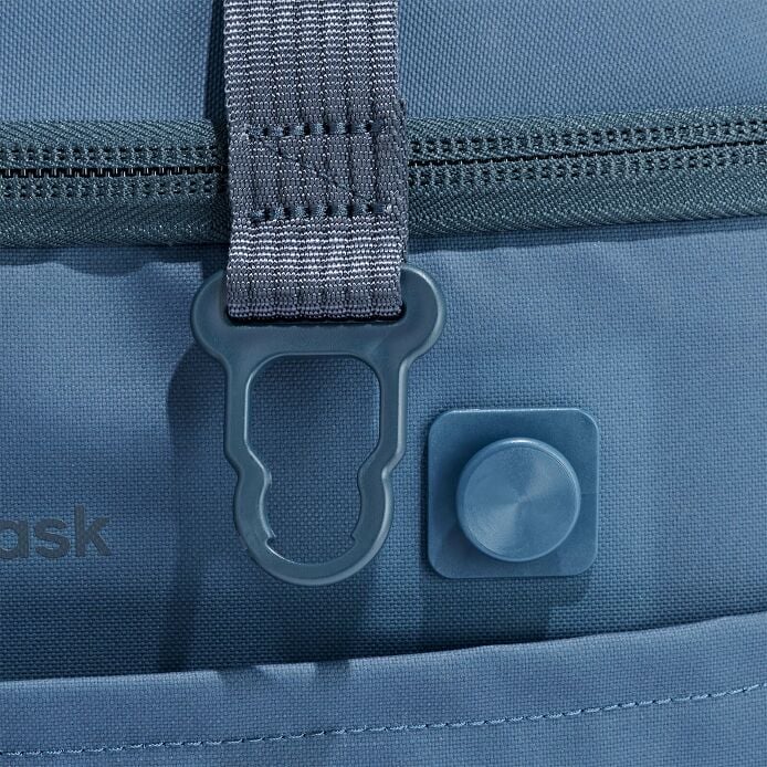 carryouttm-soft-cooler-30-l-u8 250815_hydro_cooler_details_14856_2_5.jpg