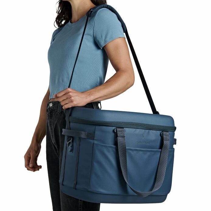 carryouttm-soft-cooler-30-l-u8 250815_hydro_s26_hb_14546_5.jpg