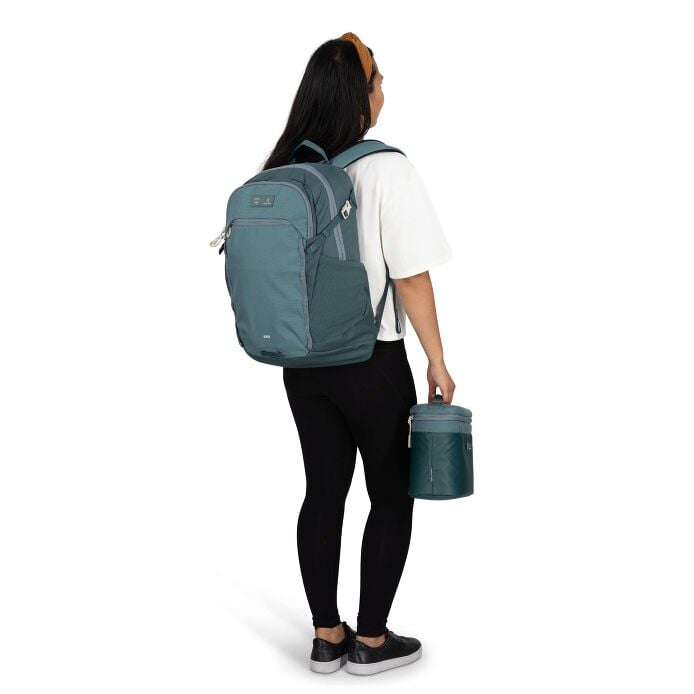 osprey-axis-x-hydro-flask-campus-essentials-bundle-n6 axisxhydroflask_s26_onbody2_cascadeblue_10007249_2.jpg