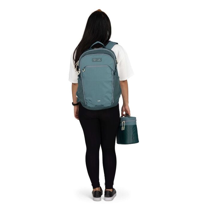 osprey-axis-x-hydro-flask-campus-essentials-bundle-n6 axisxhydroflask_s26_onbody3_cascadeblue_10007249_2.jpg