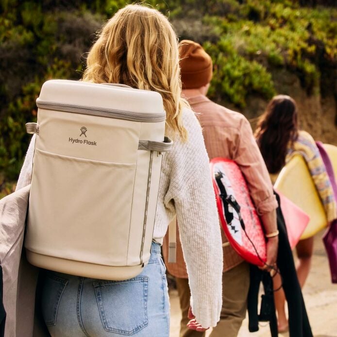 carryouttm-backpack-22-l-s7 hf_carryout_bouwer_d1_l1_torrey_pines_lifestyle_0974_2.jpg