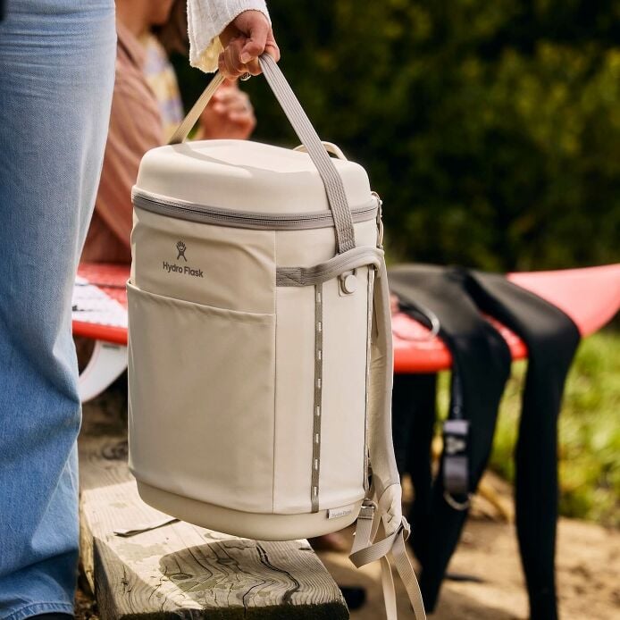 carryouttm-backpack-22-l-s7 hf_carryout_bouwer_d1_l1_torrey_pines_lifestyle_1444_2.jpg