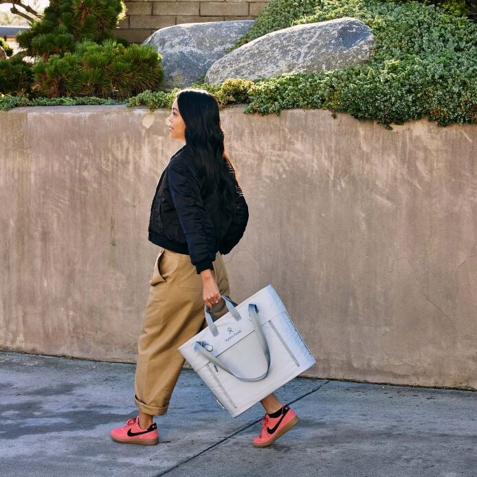 carryouttm-soft-cooler-tote-20-l-v8 hf_carryout_bouwer_d2_l1_stone_steps_0066_1.jpg