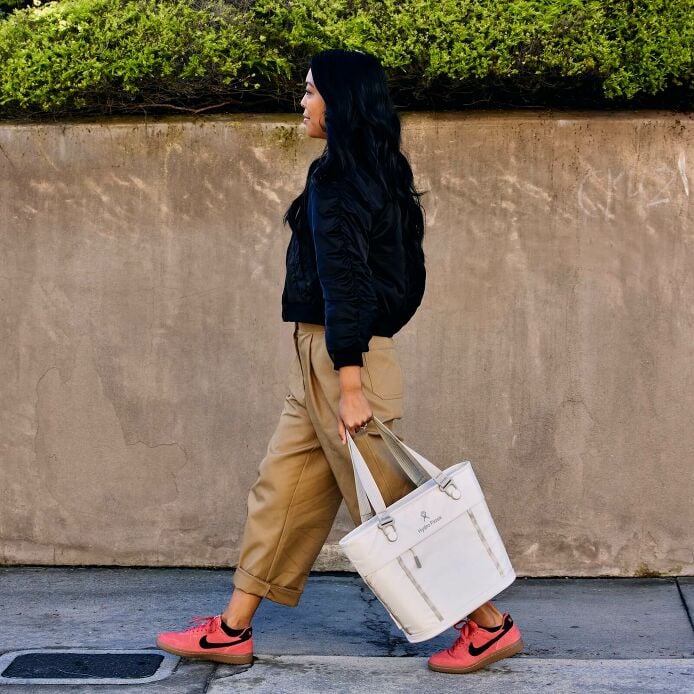 carryouttm-soft-cooler-tote-10-l-h3 hf_carryout_bouwer_d2_l1_stone_steps_0131_3.jpg