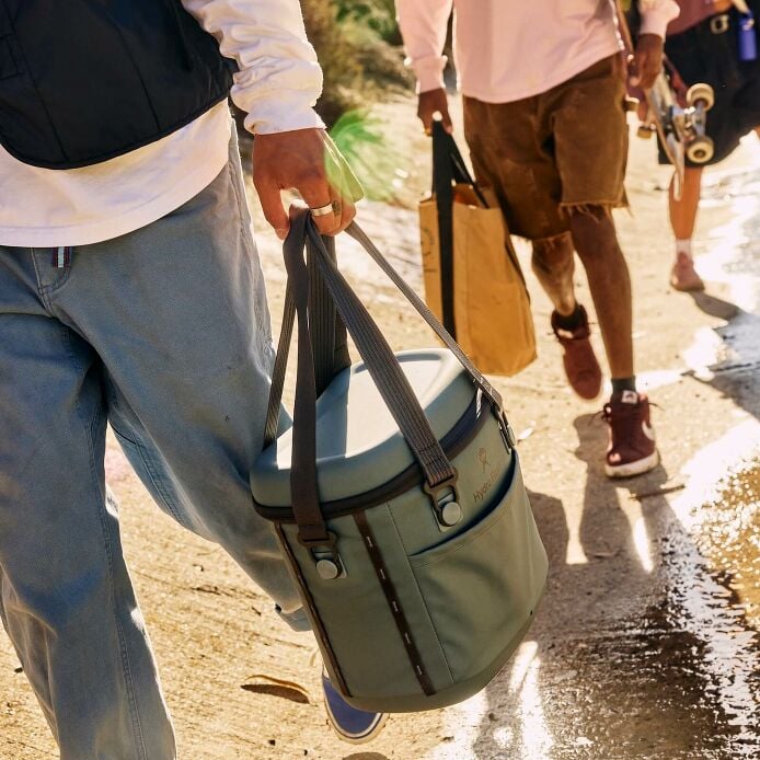 carryouttm-soft-cooler-10-l-b9 hf_carryout_bouwer_d2_l3_skate_ditch_3744_5.jpg