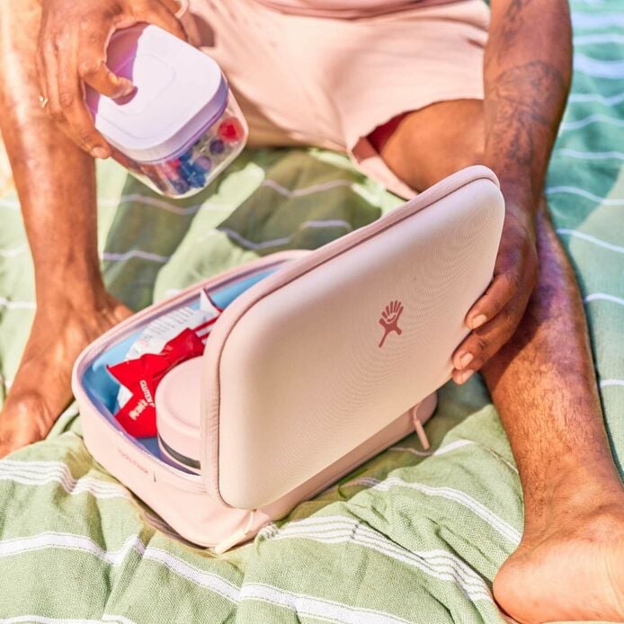 5-l-carry-outtm-lunch-box-g8 hf_s24_trillium_41_1.jpg