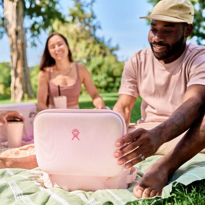 5-l-carry-outtm-lunch-box-g8 hf_s24_trillium_45_1.jpg