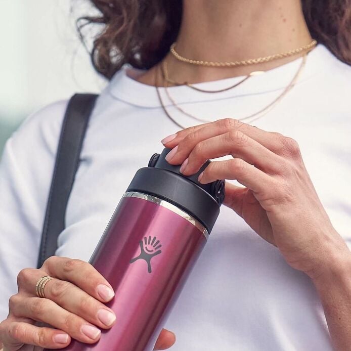 32-oz-lightweight-chug-cap-bottle-i7 hf_s26_lightweight_mcinnis_5123_1_8.jpg