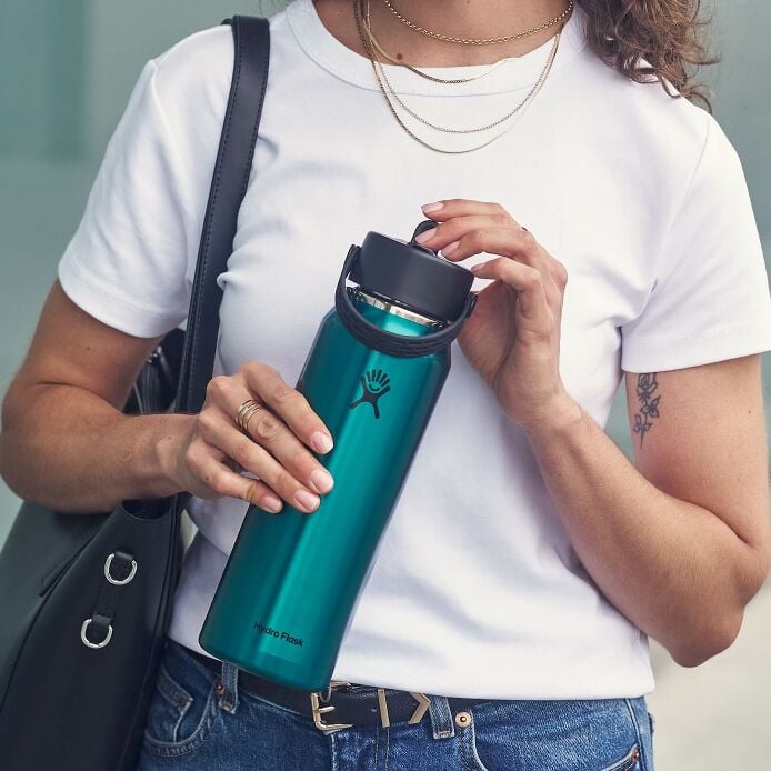 32-oz-lightweight-flex-straw-bottle-h4 hf_s26_lightweight_mcinnis_5167_2_3.jpg
