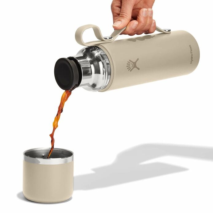 28-oz-hot-flask-and-cup-p7 hot-flask-_-cup-oat-pour.jpg