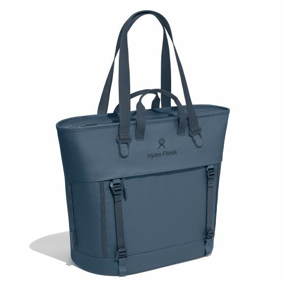 carryouttm-soft-cooler-tote-30-l-e7 maxiit384-carryout-tote-30l-harbor-blue-angled_1_1.jpg
