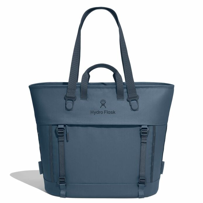 carryouttm-soft-cooler-tote-30-l-e7 maxiit384-carryout-tote-30l-harbor-blue-straight.jpg
