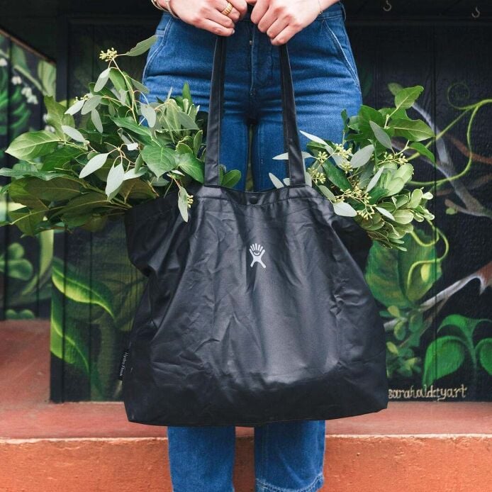 20-l-tag-along-tote-j0 s25_tagalongtote_post_3_1_1_1.jpg