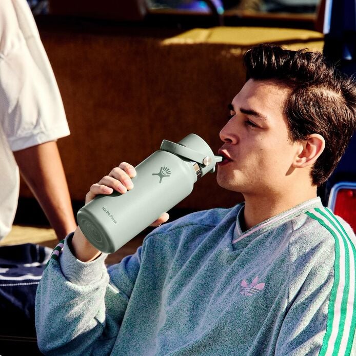 32-oz-wide-mouth-with-flex-straw-cap-g2 s25_tailgating_brouwer_exp-2028-06-01_04-6336_1__5.jpg